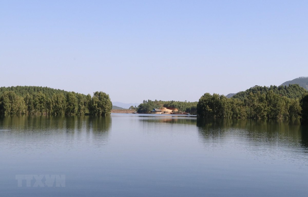 Phủ xanh vùng đất bán ngập để tạo cảnh quan du lịch hồ Thác Bà