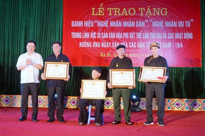 Nhân "Ngày Văn hóa các dân tộc Việt Nam" (19/4): Giữ gìn và phát huy truyền thống văn hóa dân tộc