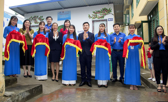 Thái Nguyên: Khánh thành nhà vệ sinh trường học làm từ chai nhựa tái sử dụng