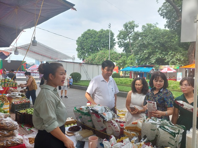 Phát triển kinh tế làng nghề từ du lịch ở Hà Nội