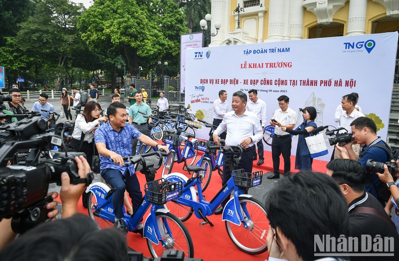 Chính thức ra mắt dịch vụ xe đạp điện, xe đạp công cộng tại Hà Nội