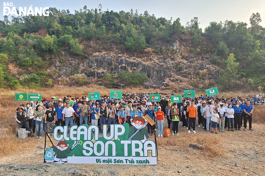 Đà Nẵng: Gần 700 tình nguyện viên tham gia "Clean up Son Tra - Vì một Sơn Trà xanh"
