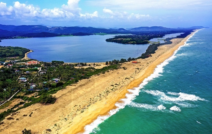 Biển Sa Huỳnh (Quảng Ngãi) - Điểm đến lý tưởng cho mùa hè