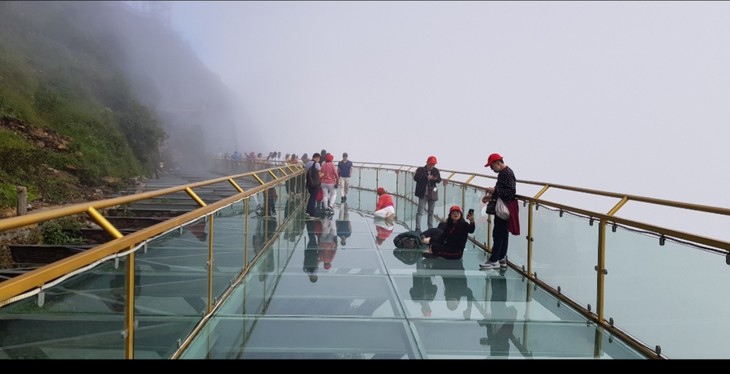 Rong May glass bridge, an attractive destination in Lai Chau
