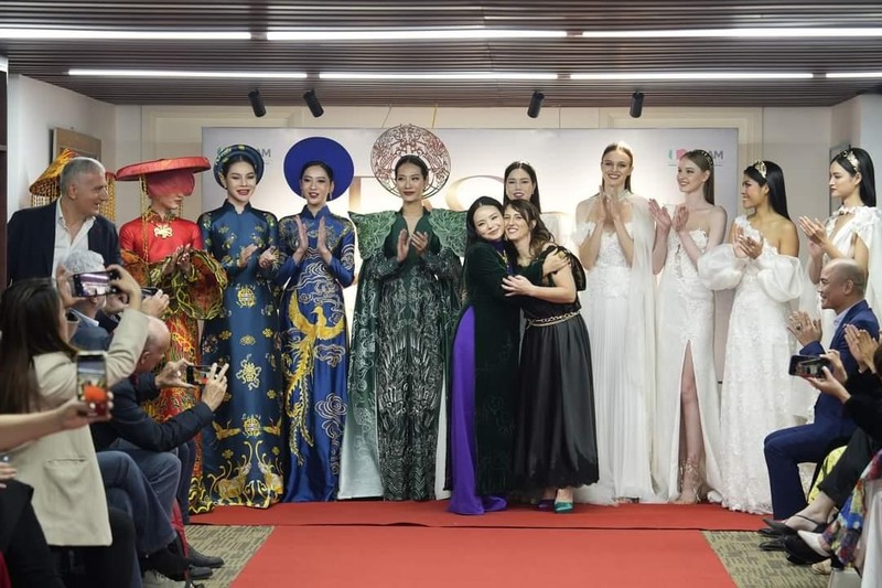 Hanoi hosts Ao Dai fashion show by Italian designer