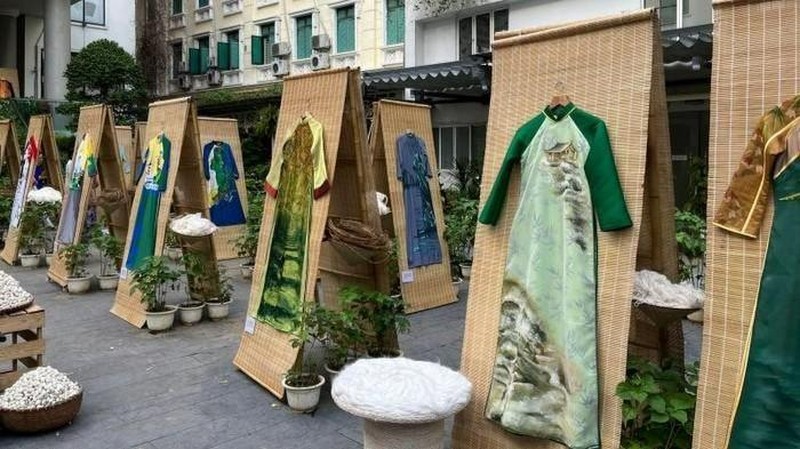 Exhibition honours Vietnamese traditional Ao Dai - Môi trường Du lịch