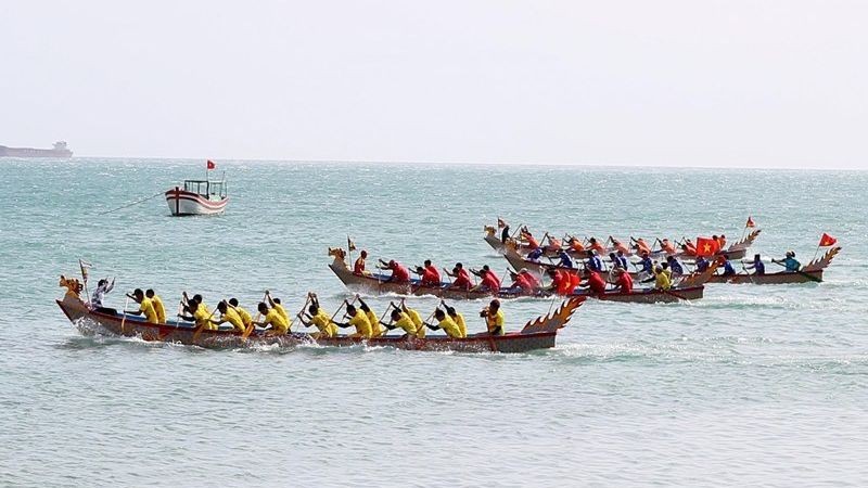 Ninh Thuan dragon boat racing festival welcomes New Year