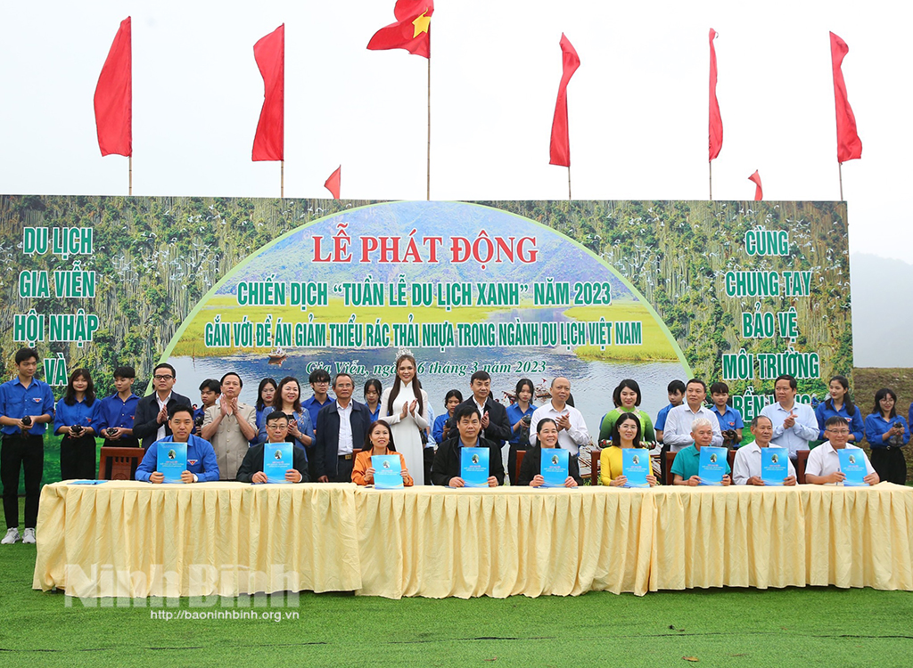 Ninh Binh Province: Gia Vien launches the campaign "Green Tourism Week" associated with the Project to reduce plastic waste in the tourism industry