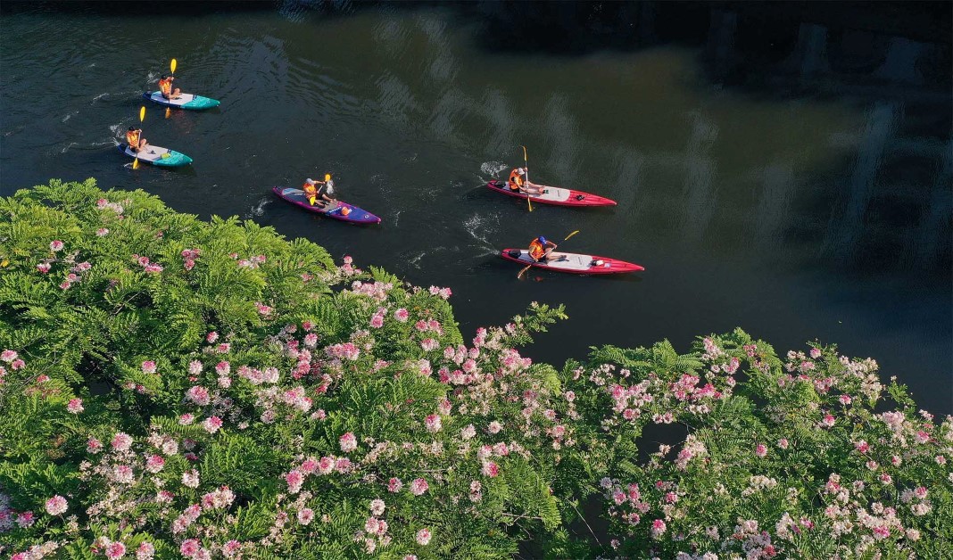 Kayak paddling on the Perfume River