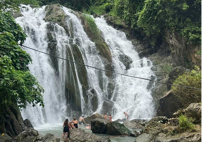 Go Lao waterfall enchants visitors