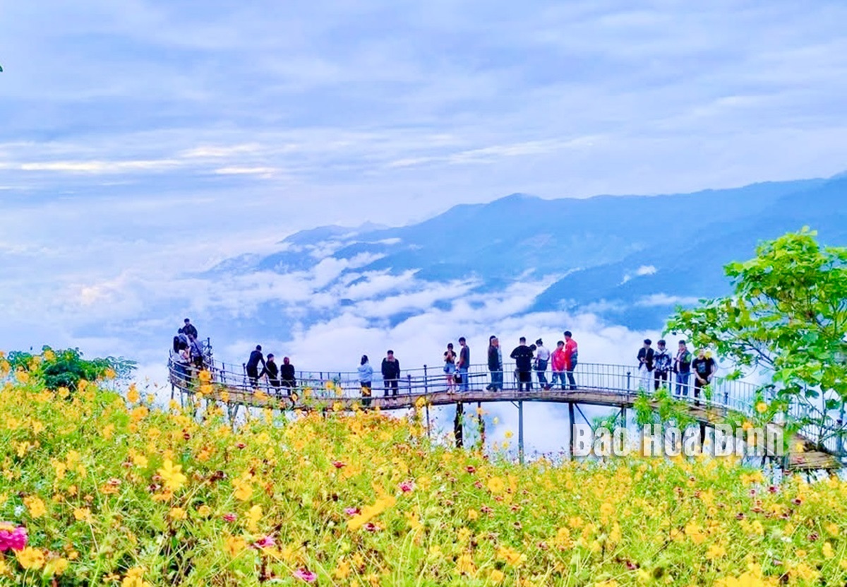 Hoa Binh: Hang Kia community tourism site has been attracting tourists