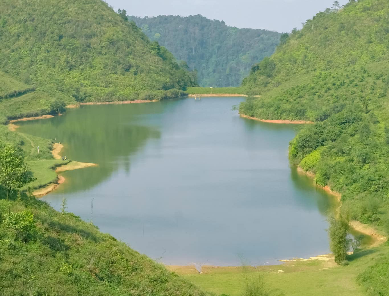 Sam Tang Lake (Hoa Binh): A serene lakeside retreat