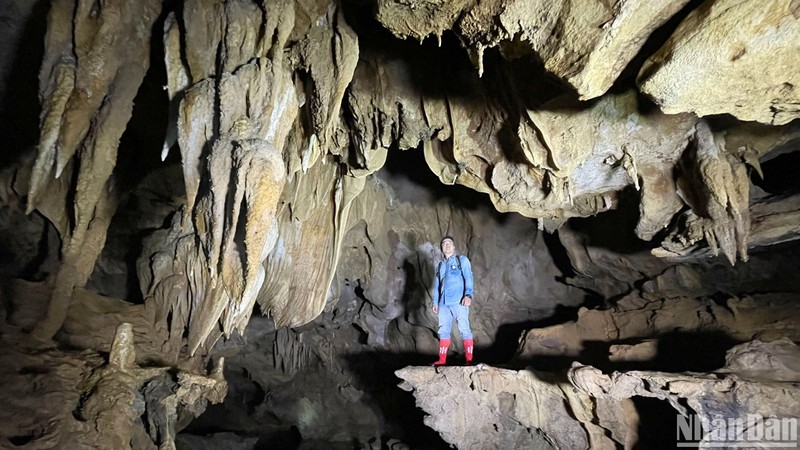 Exploring the beauty of Van Tien Cave in Quang Tri