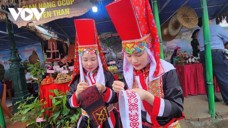 Dao Thanh Phan women promote traditional embroidery in Quang Ninh