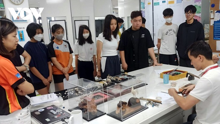 Ha Noi: Dinh Cong silversmiths try to preserve works of art