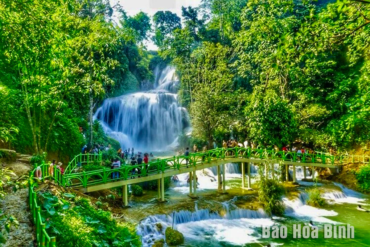 Hoa Binh: Lac Son makes progress in implementing resolution on tourism development