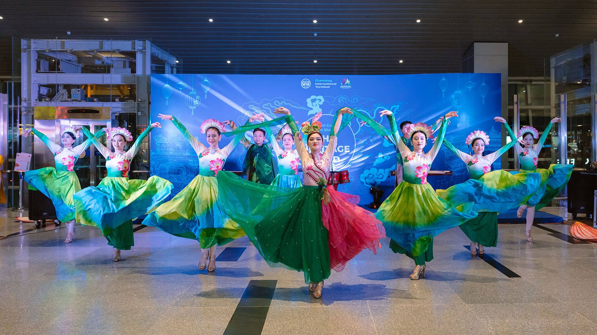 'Heritage Road' programme at Da Nang airport promotes Vietnamese culture to international passengers