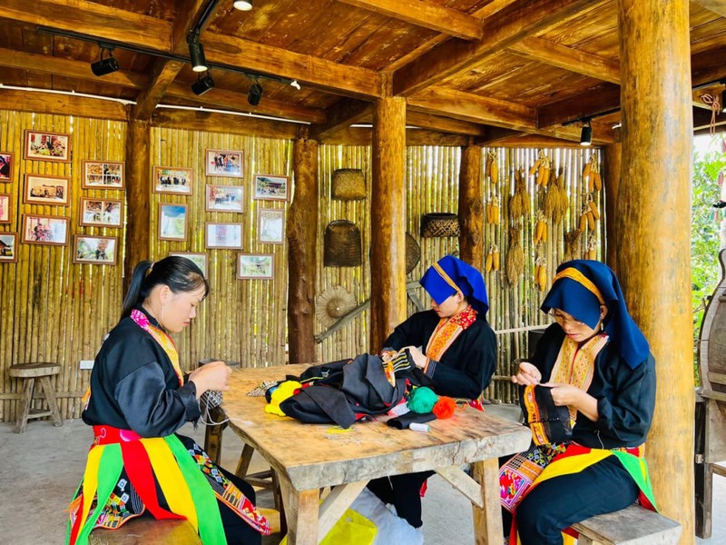 Distinctive local culture attracts tourists in Quang Ninh