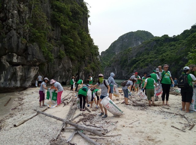 Bảo vệ môi trường vịnh Hạ Long: Cần sự chung tay của cả cộng đồng 