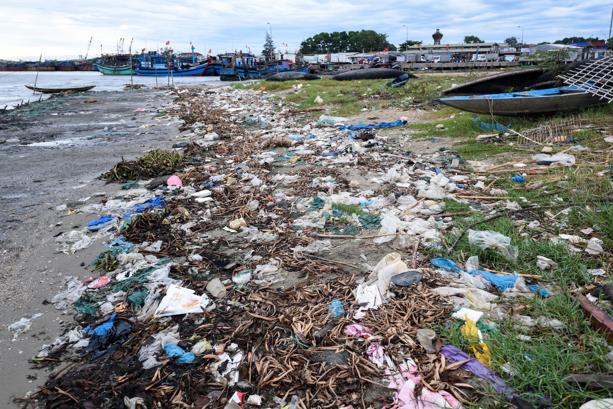Những Bức Ảnh Gây Ám Ảnh Về Rác Thải Nhựa Tại Bờ Biển Việt Nam - Môi Trường  Du Lịch