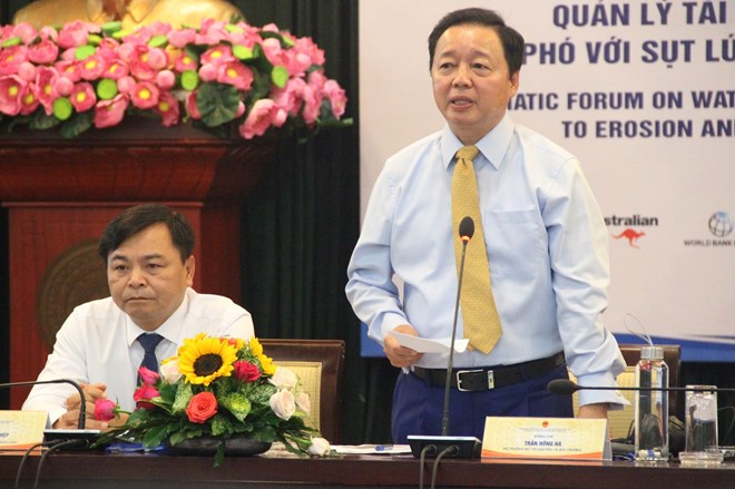 Forum urges solutions to erosion, saline intrusion in Mekong Delta