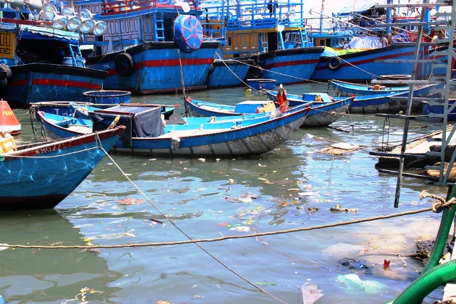 Khánh Hòa: Rác thải tràn lan mặt biển, ảnh hưởng môi trường du lịch