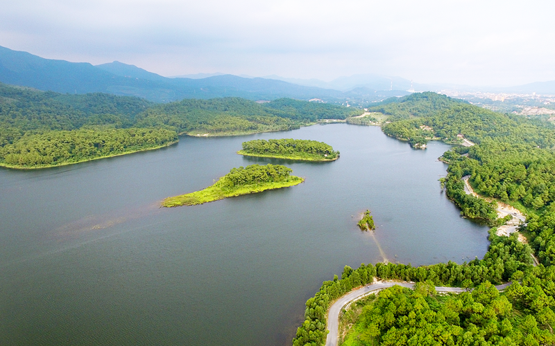 Quảng Ninh đẩy mạnh phát triển khu du lịch sinh thái hồ Yên Trung