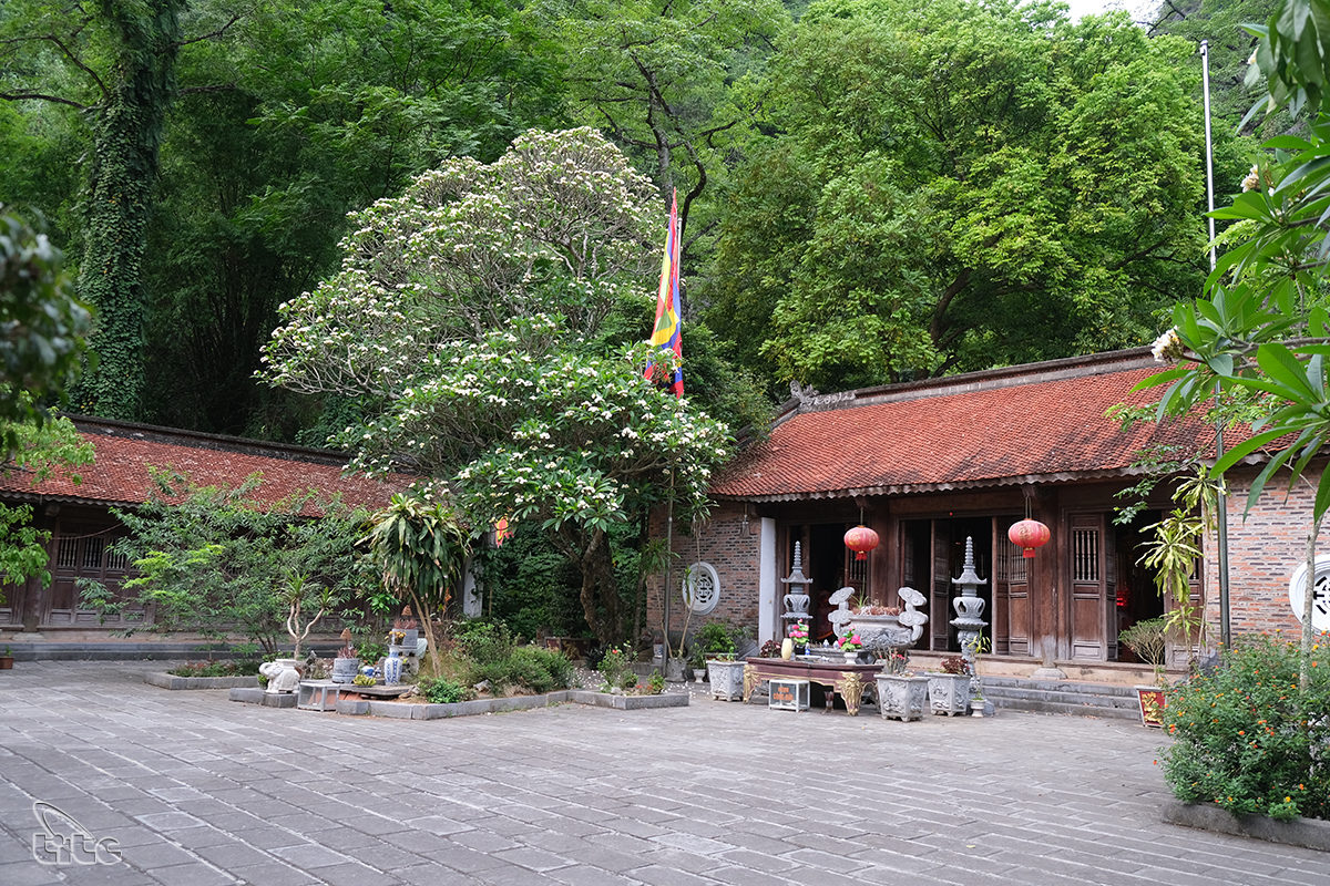Đền Thung Lá, Ninh Bình: Điểm đến linh thiêng cho du khách tìm kiếm sự yên bình và môi trường văn hóa, thiên nhiên đặc sắc