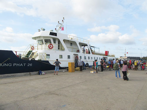 More ships added for Phan Thiet-Phu Quy sea route during Reunification Day and May Day holiday