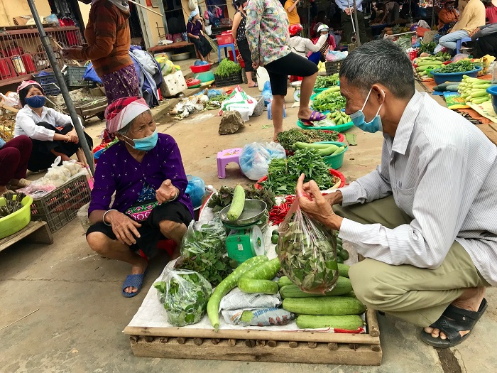 Lào Cai: “Chợ quê” nơi phố huyện