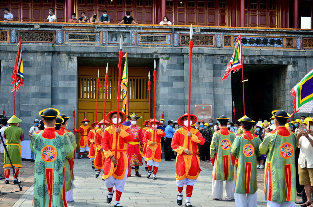 Building up a plan for welcoming international tourists to Hue