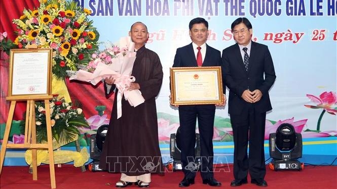 Da Nang people receive certificate recognising Quan The Am Festival as national heritage