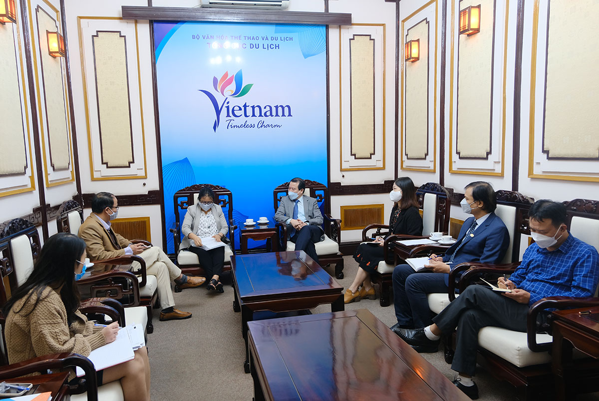 VNAT and Indian Embassy in Vietnam exchanged tourism cooperation