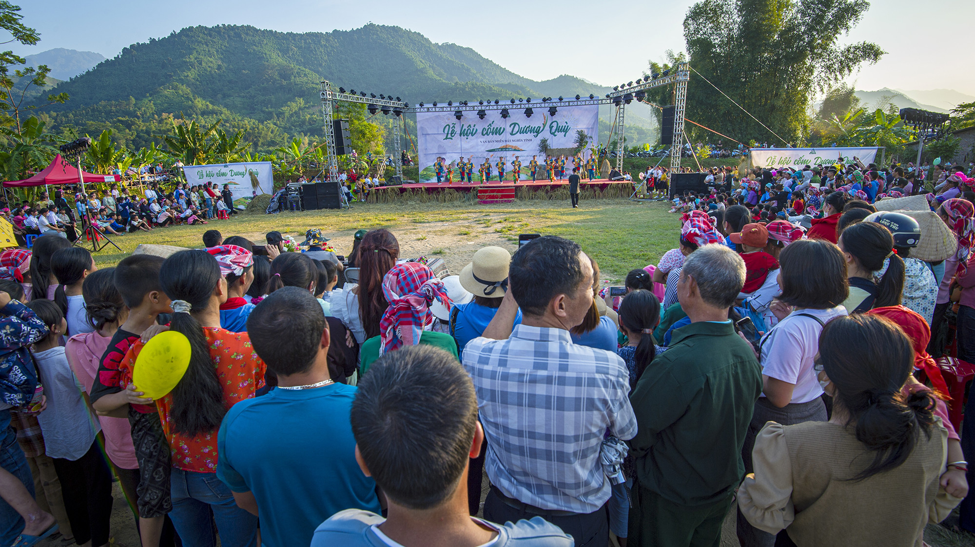 Lào Cai: Rộn ràng lễ hội cốm của người Tày Dương Quỳ
