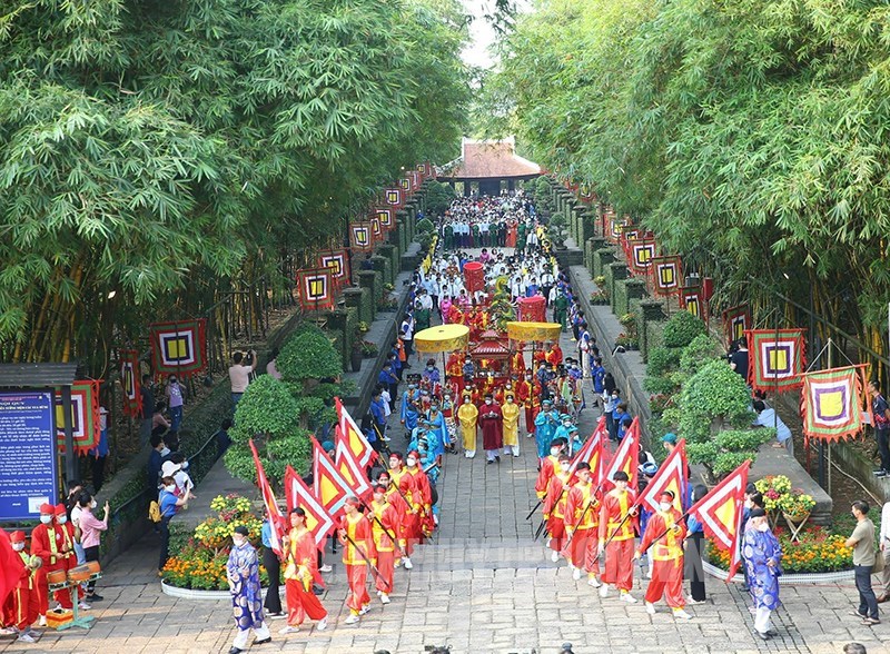 Phát triển văn hóa, con người Việt Nam