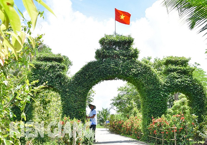 Độc đáo chiếc cổng Tam Quan bằng cây xanh ở Miệt Thứ - Kiên Giang