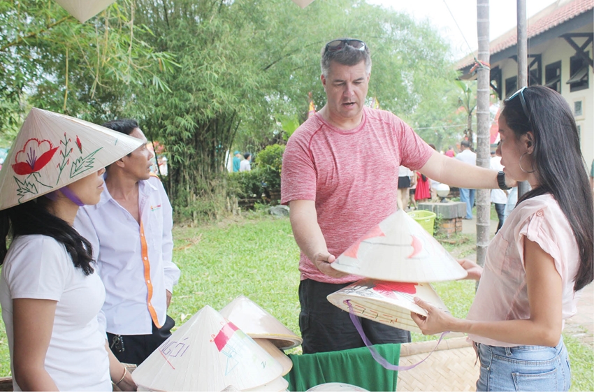 Thừa Thiên Huế: Hồi sinh nón lá từ du lịch cộng đồng