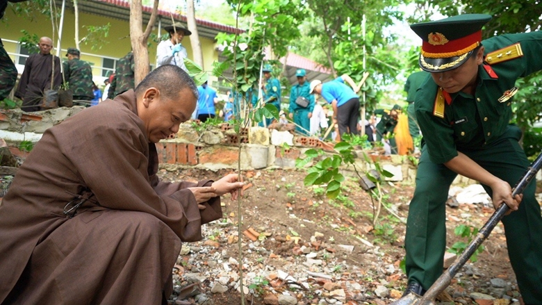 Bà Rịa-Vũng Tàu: Lực lượng vũ trang đồng hành với các tôn giáo bảo vệ môi trường
