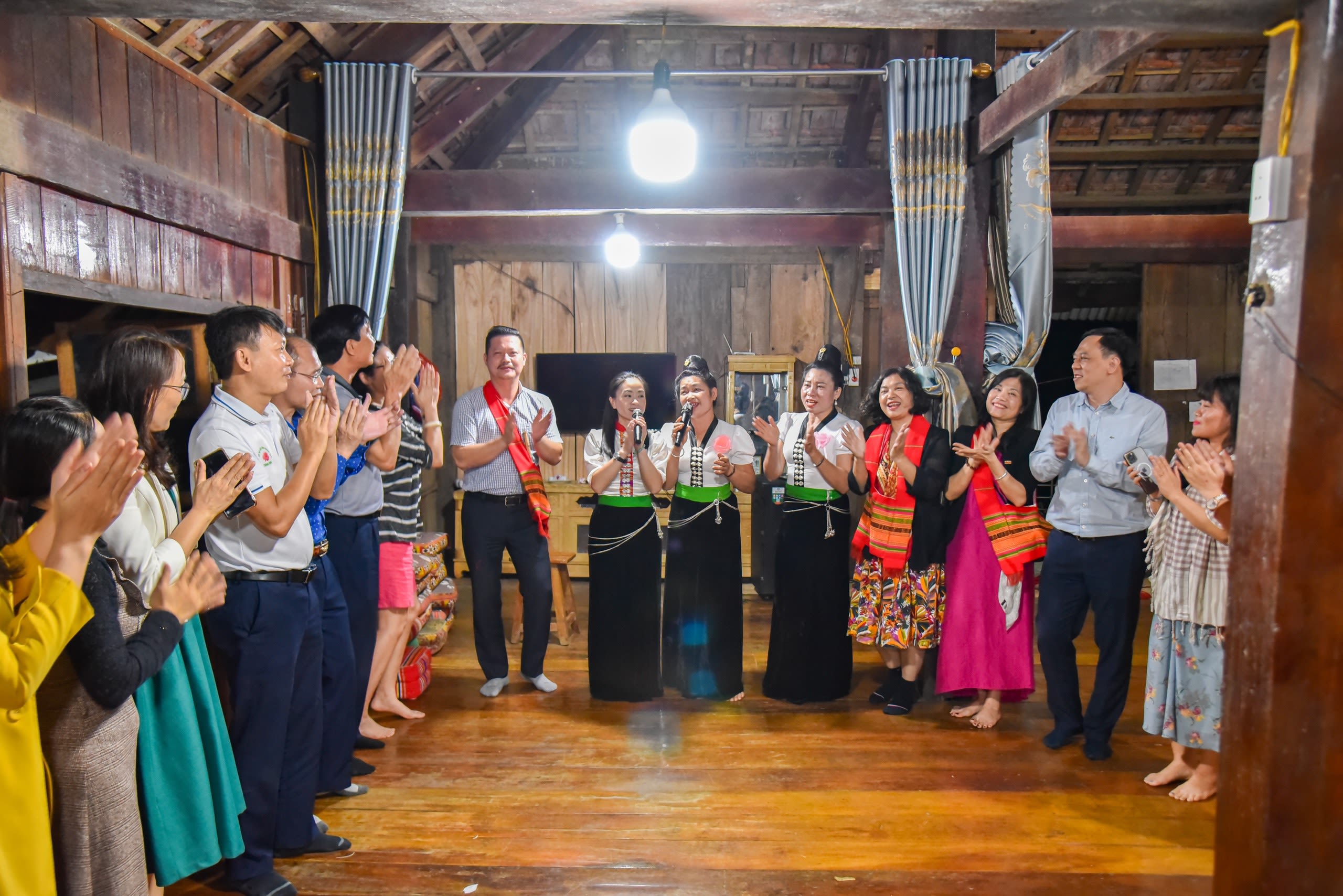 Điện Biên: Đổi đời nhờ làm du lịch cộng đồng trên chiến trường xưa