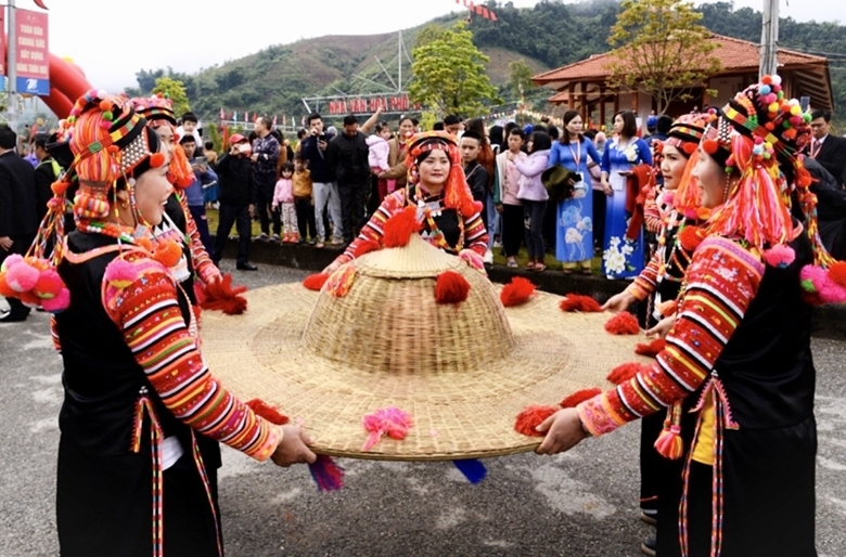 Phát huy giá trị văn hóa, con người, xây dựng tỉnh Lai Châu phát triển nhanh và bền vững