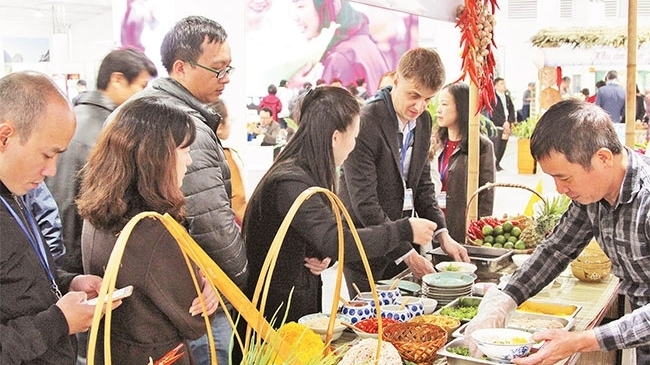 Gifts extend Vietnam's warm hospitality to international friends