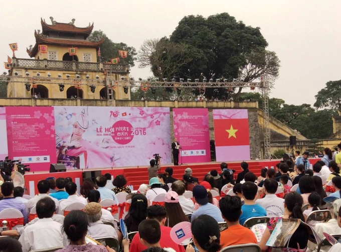 [Video] Hàng nghìn người tham dự lễ hội hoa anh đào tại Hà Nội 